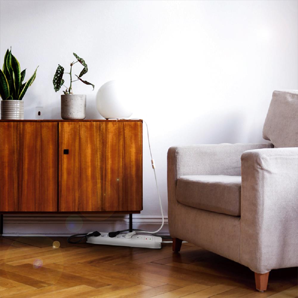 LogiLink Steckdosenleiste 5-fach mit 5x Schutzkontaktbuchse und Fernbedienung für zwei, 1.5m, Weiß